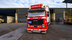 20251019-Tom-Holding-00621